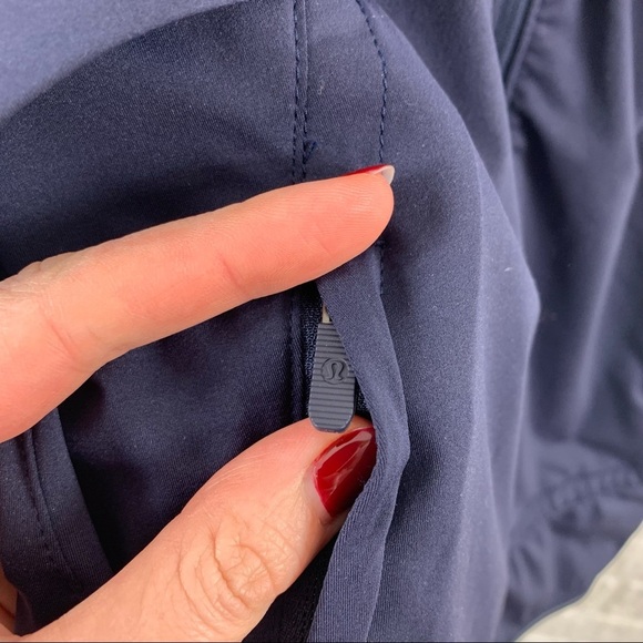 Lululemon Kicking Asphalt Vest Navy 4 - Picture 10 of 10